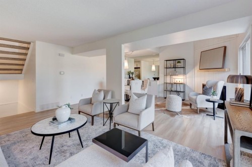 1310-13104 Elbow Drive Sw, Calgary, AB - Indoor Photo Showing Living Room