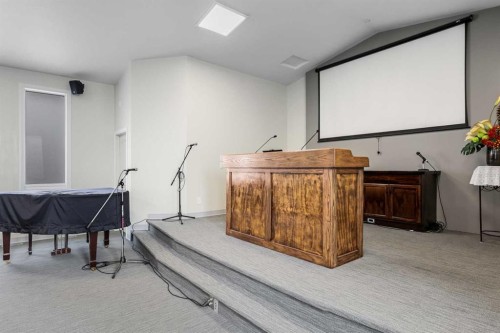 232 8A Street Ne, Calgary, AB 