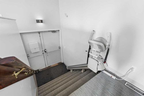 232 8A Street Ne, Calgary, AB 