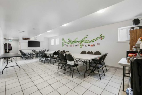 232 8A Street Ne, Calgary, AB 