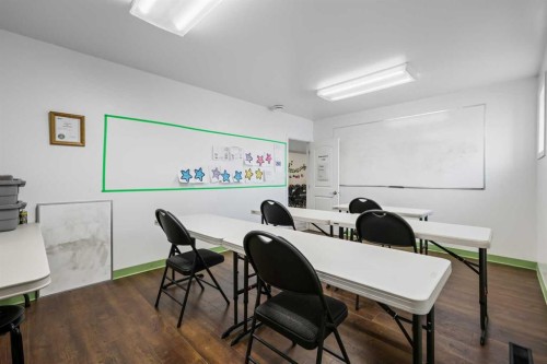 232 8A Street Ne, Calgary, AB 