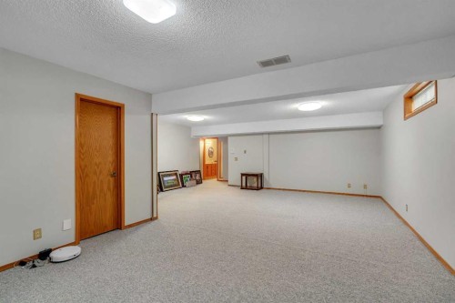 223 Shawnee Mews Sw, Calgary, AB - Indoor Photo Showing Other Room