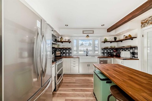 2155 Mackid Crescent Ne, Calgary, AB - Indoor Photo Showing Kitchen
