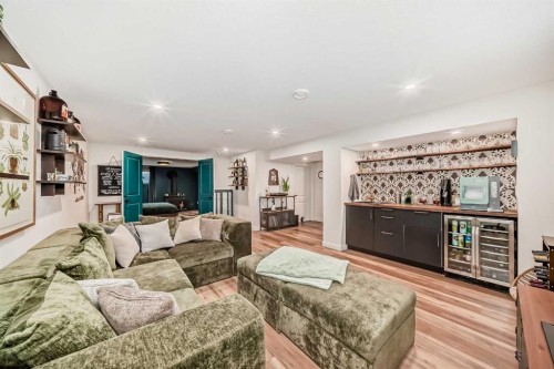 2155 Mackid Crescent Ne, Calgary, AB - Indoor Photo Showing Living Room
