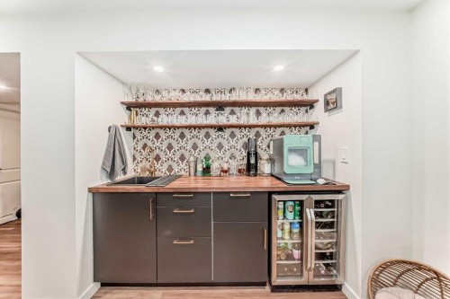 2155 Mackid Crescent Ne, Calgary, AB - Indoor Photo Showing Other Room