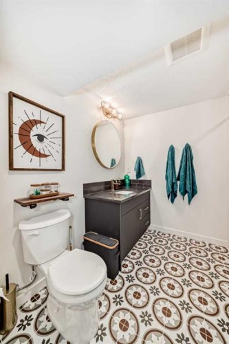 2155 Mackid Crescent Ne, Calgary, AB - Indoor Photo Showing Bathroom