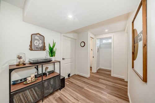 2155 Mackid Crescent Ne, Calgary, AB - Indoor