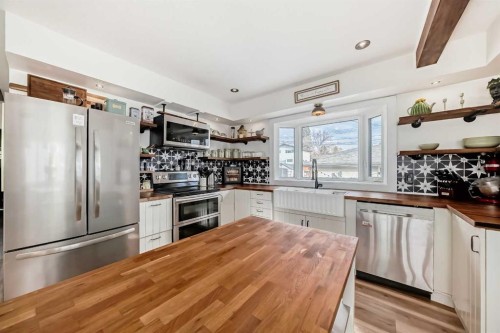 2155 Mackid Crescent Ne, Calgary, AB - Indoor Photo Showing Kitchen