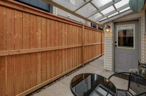 1805 20 Avenue Nw, Calgary, AB - Indoor Photo Showing Other Room