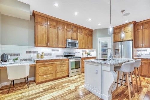 1813 20 Avenue Nw, Calgary, AB - Indoor Photo Showing Kitchen With Upgraded Kitchen