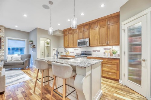 1813 20 Avenue Nw, Calgary, AB - Indoor Photo Showing Kitchen With Upgraded Kitchen