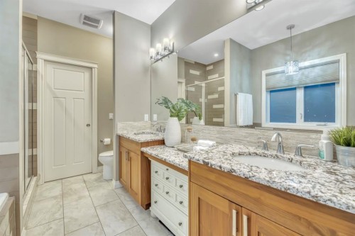 1813 20 Avenue Nw, Calgary, AB - Indoor Photo Showing Bathroom