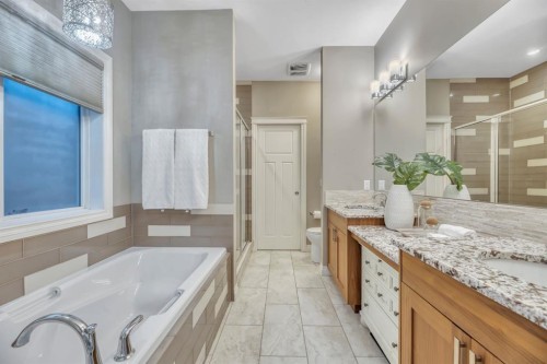 1813 20 Avenue Nw, Calgary, AB - Indoor Photo Showing Bathroom