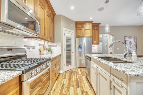 1813 20 Avenue Nw, Calgary, AB - Indoor Photo Showing Kitchen With Double Sink With Upgraded Kitchen