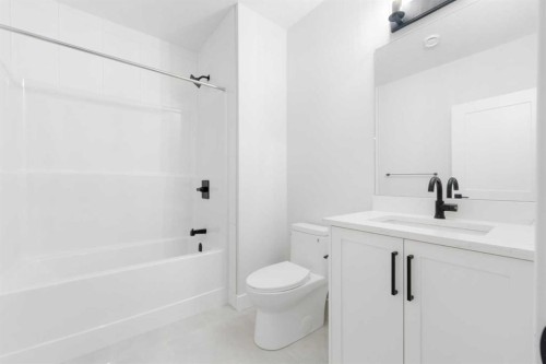 160 Vantage Drive, Cochrane, AB - Indoor Photo Showing Bathroom