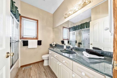 109 Lakeside Greens, Chestermere, AB - Indoor Photo Showing Bathroom