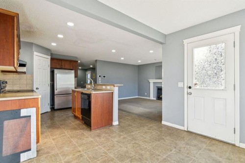 8454 Saddleridge Drive Ne, Calgary, AB - Indoor Photo Showing Kitchen