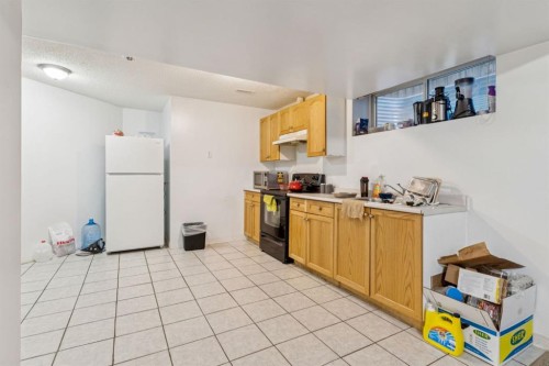 8454 Saddleridge Drive Ne, Calgary, AB - Indoor Photo Showing Kitchen