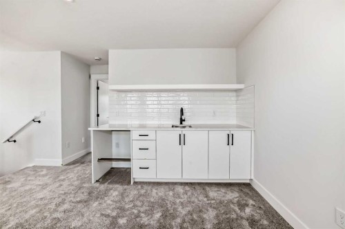 8308 34 Avenue Nw, Calgary, AB - Indoor