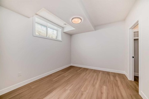 8308 34 Avenue Nw, Calgary, AB - Indoor Photo Showing Other Room