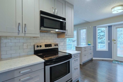 220 Silver Creek Mews Nw, Calgary, AB - Indoor Photo Showing Kitchen