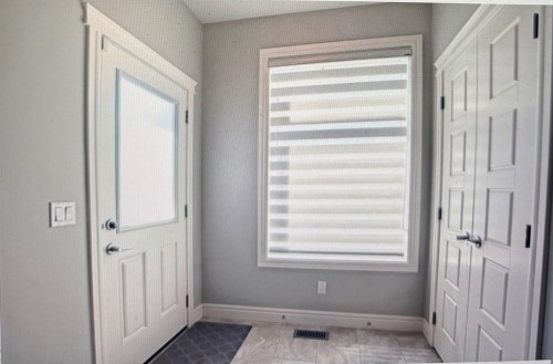 10077 46 Street Ne, Calgary, AB - Indoor Photo Showing Other Room