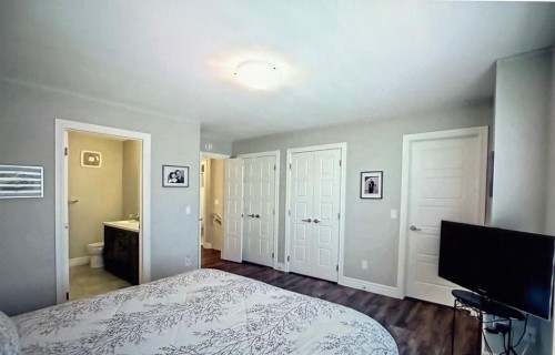 10077 46 Street Ne, Calgary, AB - Indoor Photo Showing Bedroom