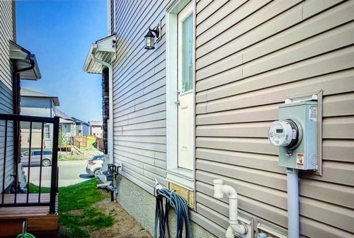 10077 46 Street Ne, Calgary, AB - Outdoor