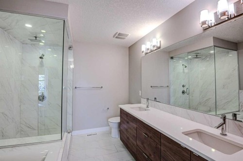 3705 41 Street Sw, Calgary, AB - Indoor Photo Showing Bathroom