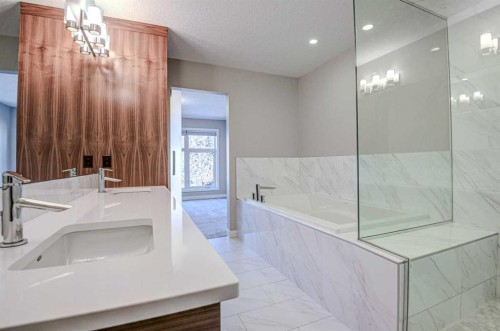 3705 41 Street Sw, Calgary, AB - Indoor Photo Showing Bathroom