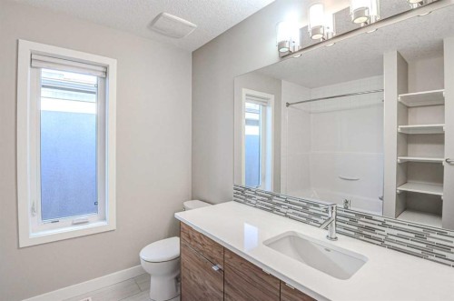 3705 41 Street Sw, Calgary, AB - Indoor Photo Showing Bathroom