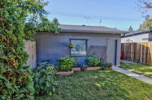 3705 41 Street Sw, Calgary, AB - Outdoor