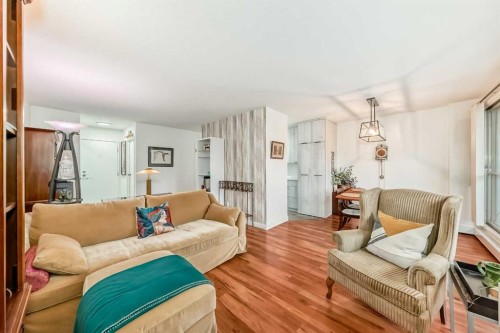 602-340 14 Avenue Sw, Calgary, AB - Indoor Photo Showing Living Room
