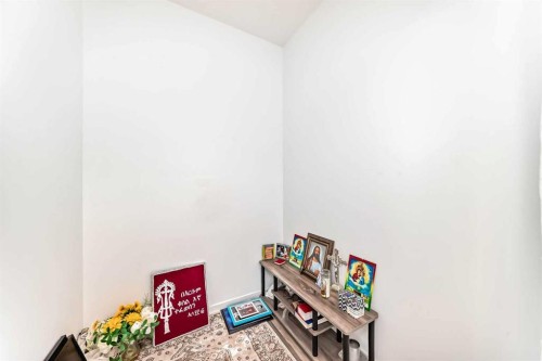 171 Hotchkiss Manor Se, Calgary, AB - Indoor Photo Showing Other Room