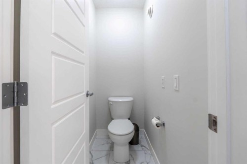 15 Midgrove Drive Sw, Airdrie, AB - Indoor Photo Showing Bathroom