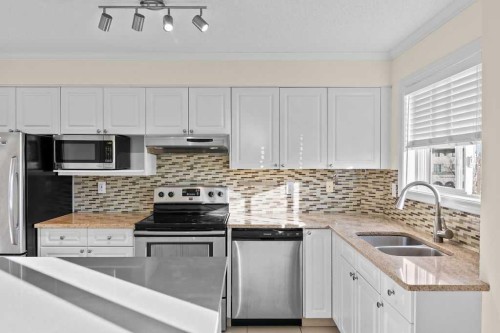 1523 11 Street Sw, Calgary, AB - Indoor Photo Showing Kitchen With Stainless Steel Kitchen With Double Sink With Upgraded Kitchen