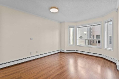 1523 11 Street Sw, Calgary, AB - Indoor Photo Showing Other Room