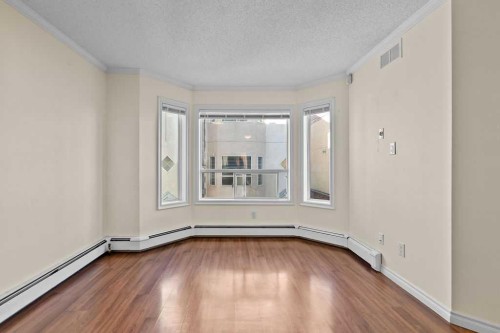 1523 11 Street Sw, Calgary, AB - Indoor Photo Showing Other Room