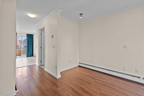 1523 11 Street Sw, Calgary, AB - Indoor Photo Showing Other Room