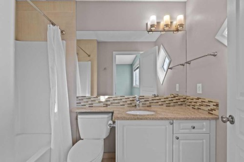 1523 11 Street Sw, Calgary, AB - Indoor Photo Showing Bathroom