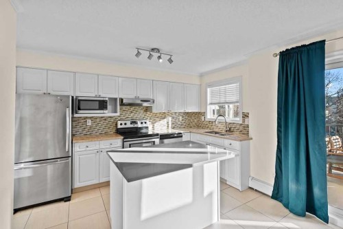 1523 11 Street Sw, Calgary, AB - Indoor Photo Showing Kitchen With Stainless Steel Kitchen With Upgraded Kitchen