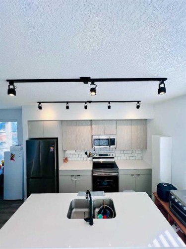73 Walgrove Common Se, Calgary, AB - Indoor Photo Showing Kitchen