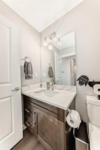 9816 Palistone Road Sw, Calgary, AB - Indoor Photo Showing Bathroom