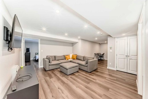 9816 Palistone Road Sw, Calgary, AB - Indoor Photo Showing Other Room