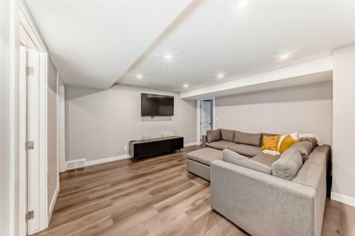 9816 Palistone Road Sw, Calgary, AB - Indoor