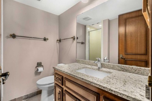 720 Parkvalley Road Se, Calgary, AB - Indoor Photo Showing Bathroom