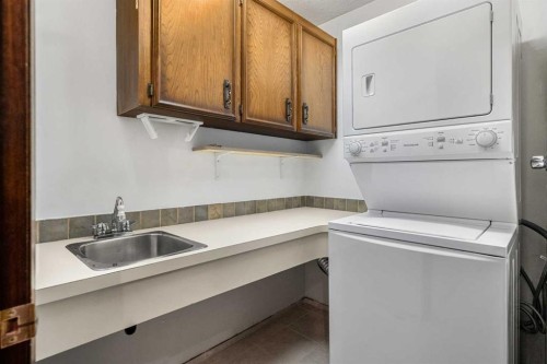 720 Parkvalley Road Se, Calgary, AB - Indoor Photo Showing Laundry Room