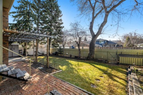 720 Parkvalley Road Se, Calgary, AB - Outdoor