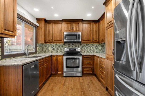 720 Parkvalley Road Se, Calgary, AB - Indoor Photo Showing Kitchen With Upgraded Kitchen