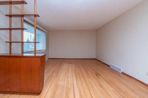 6803 6 Street Sw, Calgary, AB - Indoor Photo Showing Other Room